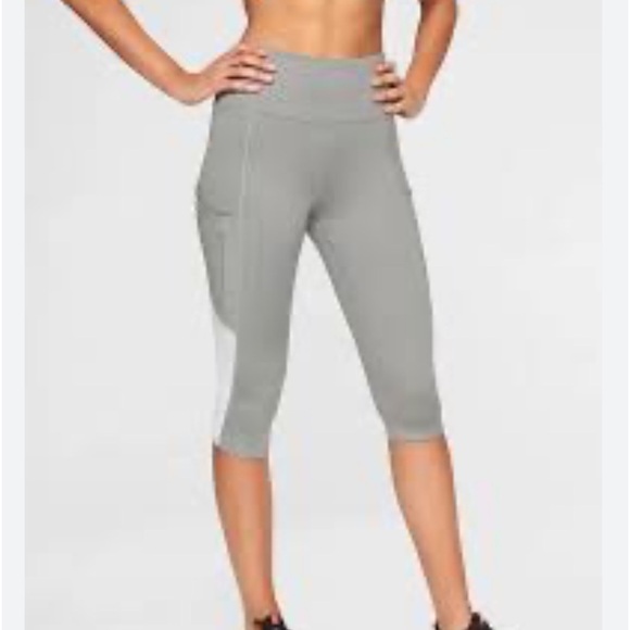 Athleta women’s ALL IN CROP size large - Picture 1 of 9